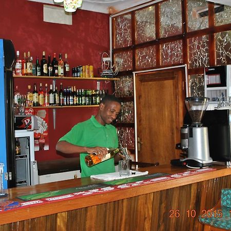 Little Woods Inn Mbarara Buitenkant foto