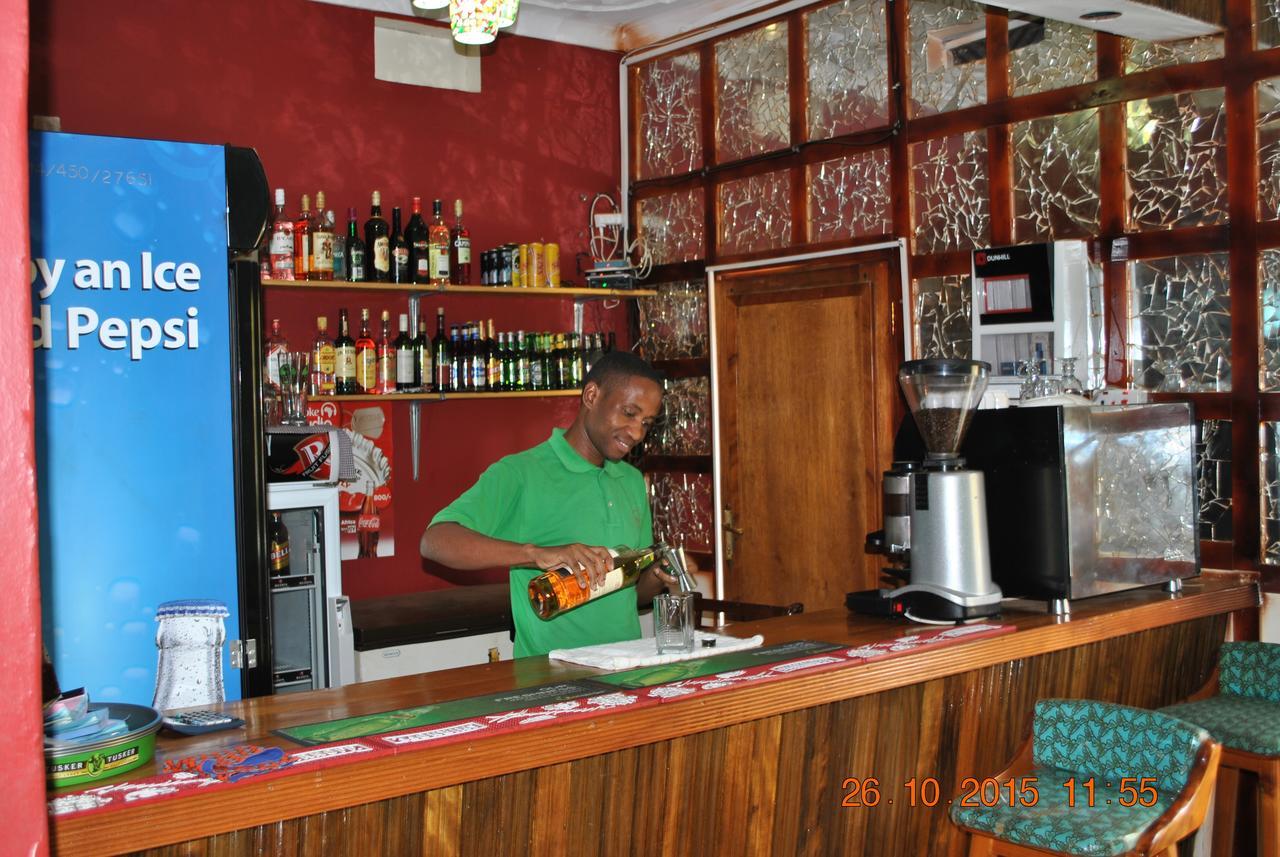 Little Woods Inn Mbarara Buitenkant foto