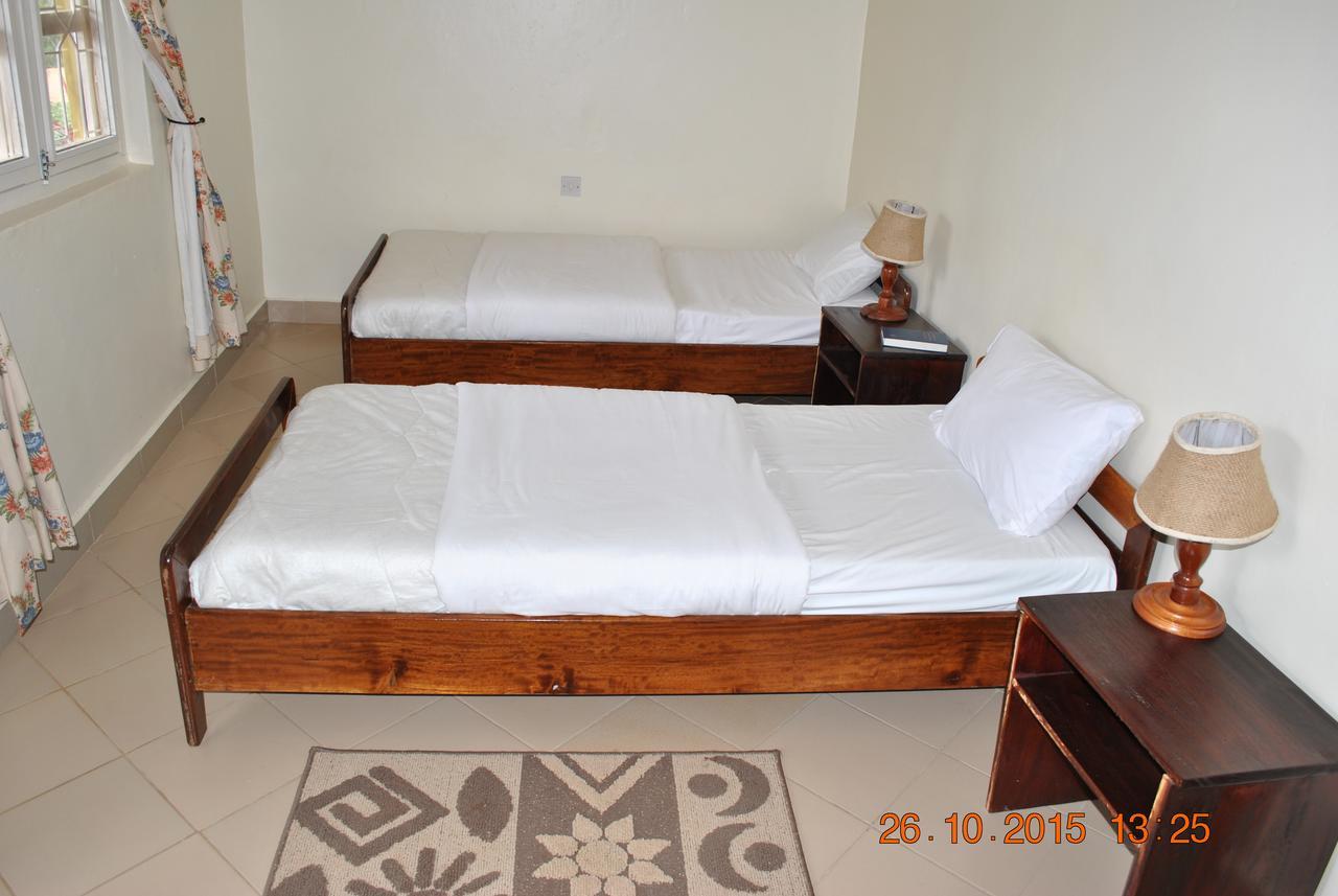 Little Woods Inn Mbarara Buitenkant foto