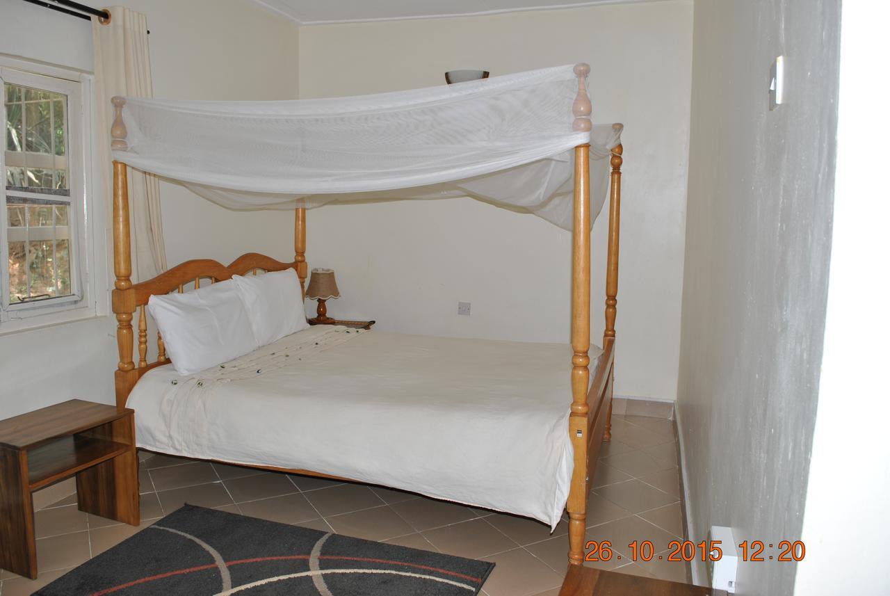 Little Woods Inn Mbarara Buitenkant foto