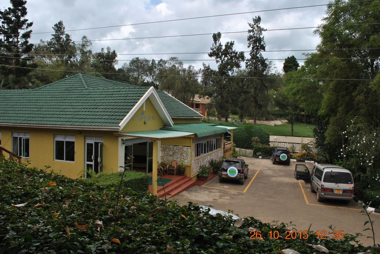 Little Woods Inn Mbarara Buitenkant foto