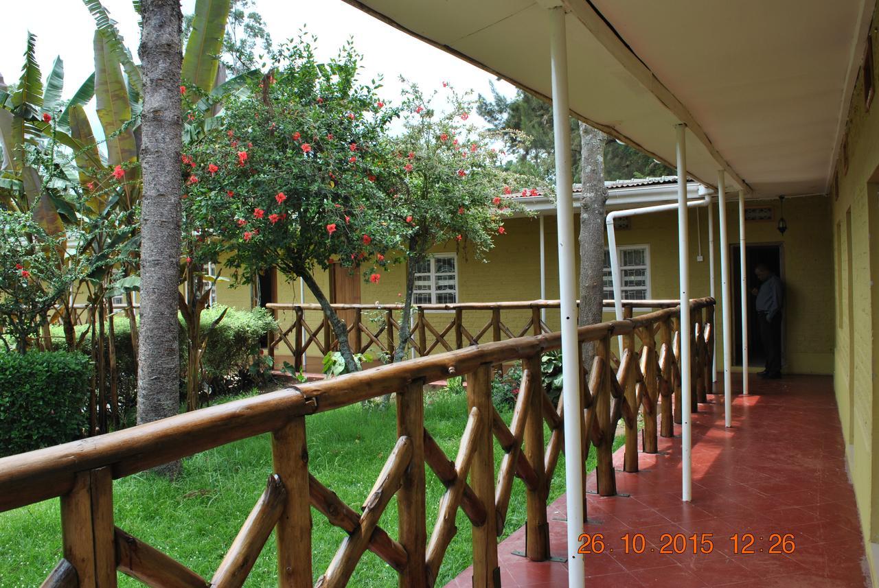 Little Woods Inn Mbarara Buitenkant foto