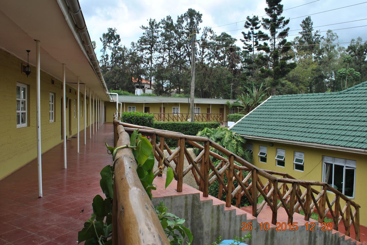 Little Woods Inn Mbarara Buitenkant foto
