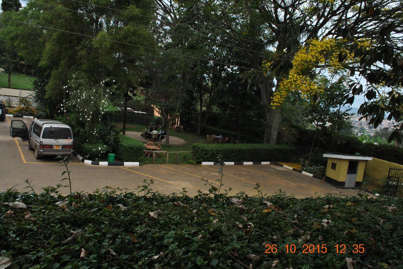 Little Woods Inn Mbarara Buitenkant foto