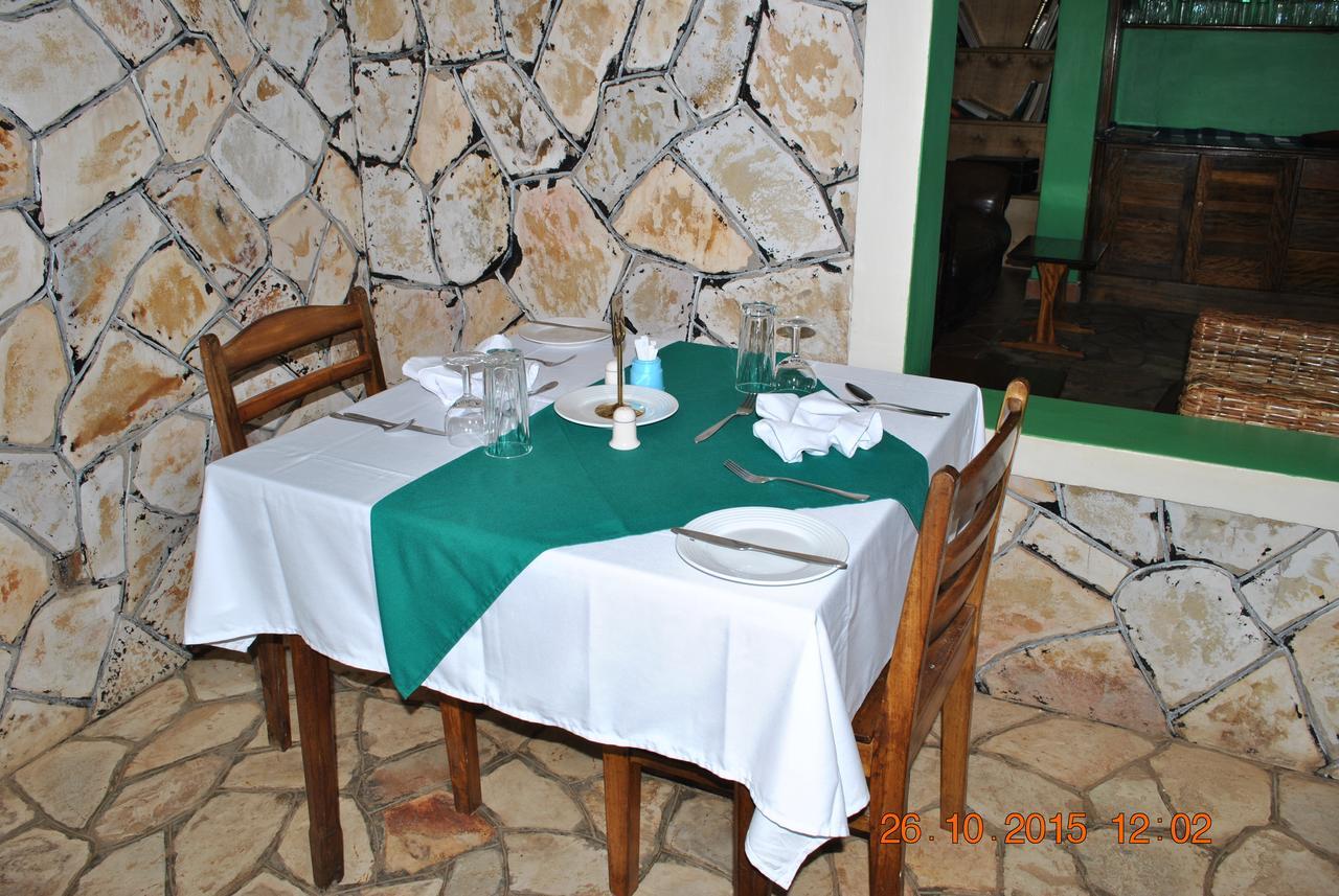 Little Woods Inn Mbarara Buitenkant foto