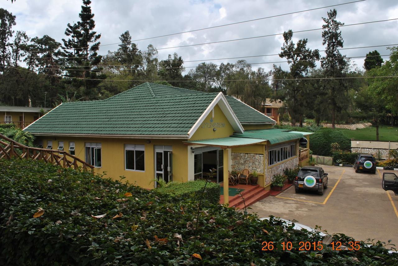 Little Woods Inn Mbarara Buitenkant foto